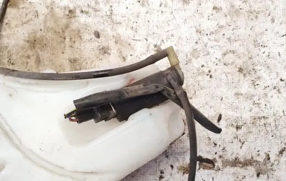 Mazda 2 Windscreen/windshield washer pump
