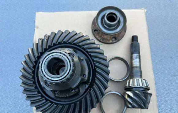Nissan Patrol 160 Rear differential 38300C7100 38100R8160