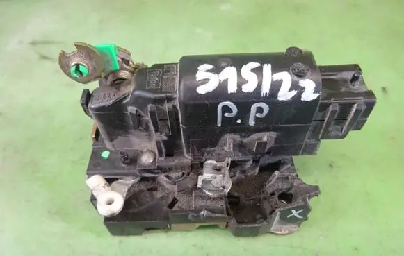 Renault Master II Front door lock