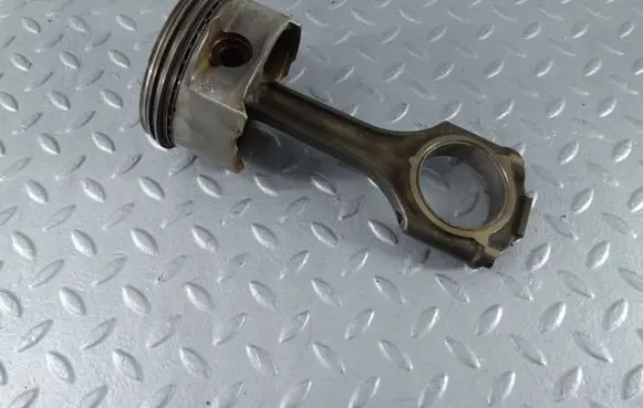 Mercedes-Benz E W211 Piston A1130300020 A1130300317 A1130303117