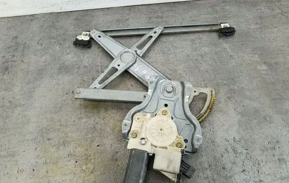 Toyota Avensis T250 Front door window regulator with motor 6981005050