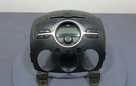 Mazda 2 Radio/CD/DVD/GPS head unit DF74669R0