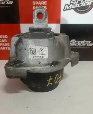 BMW 5 GT F07 Engine mount bracket 6777371