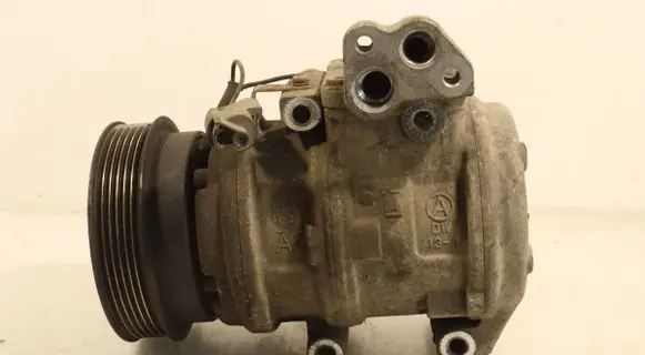 KIA Carens II Air conditioning (A/C) compressor (pump) 977011D100