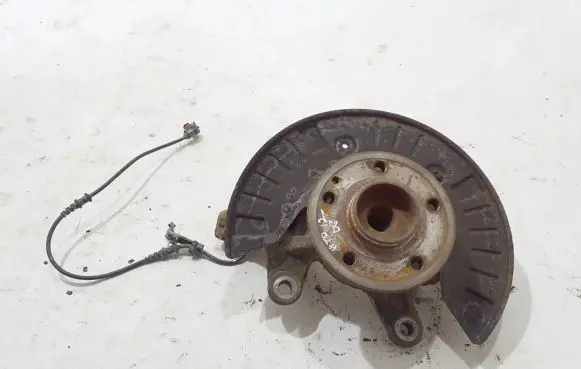 Mercedes-Benz Vito Viano W639 Front wheel hub A6393300732