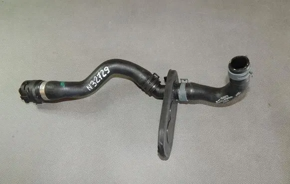 Audi A5 Engine coolant pipe/hose 8W1819372A