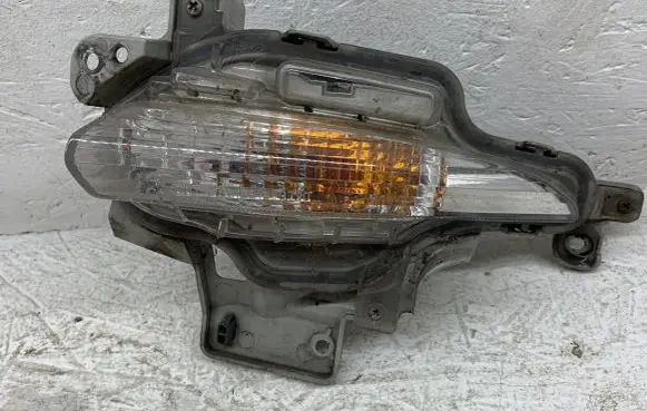 Mazda 3 II Front indicator light B63C51360