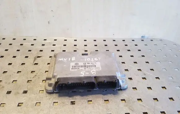 Volkswagen PASSAT B5 Engine control unit/module 038906018