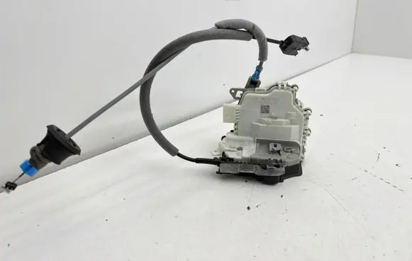 Audi Q2 - Rear door lock 8K0839015H