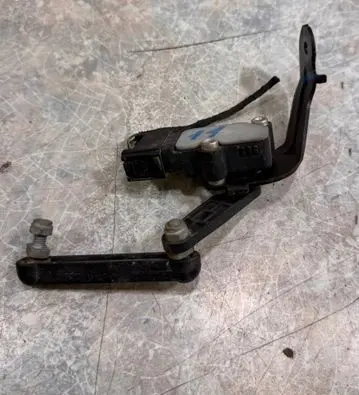 Headlight/headlamp level sensor