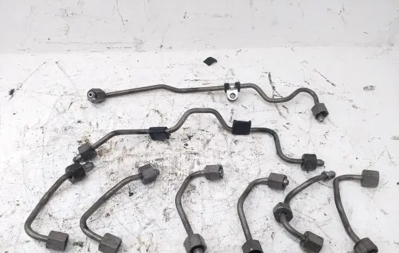 Mercedes-Benz CLS C219 Fuel injector supply line/pipe 