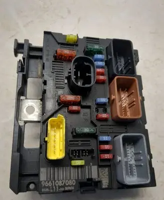 Peugeot 308 SW Fuse module 9661087080