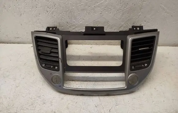 Hyundai Tucson TL Dash center air vent grill 84740D7800