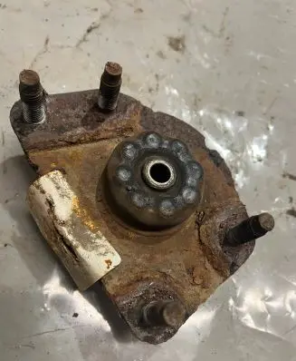 Jeep Cherokee III KJ Coil spring mount 