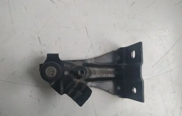 Chrysler Town u0026 Country V Sliding door upper roller guide/hinge 05020899AD