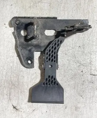 Audi A4 S4 B6 8E 8H Engine bonnet/hood lock/latch loop/hook 8E0823480E