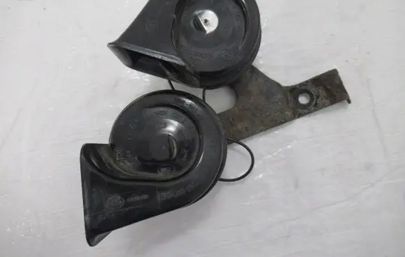 Peugeot 2008 I Horn signal