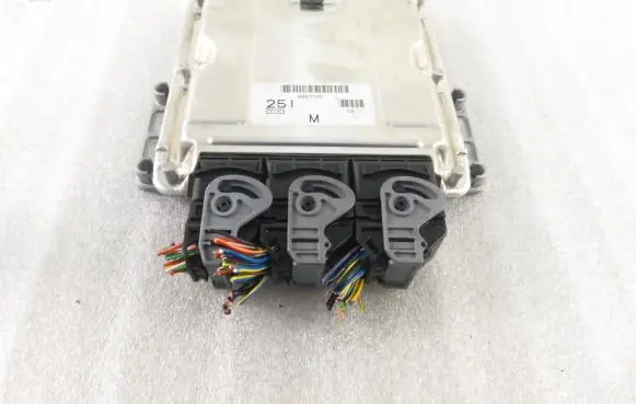 Mitsubishi Space Star Engine control unit/module 8200319968 0281011611 HOM8200319959
