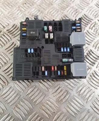 Volvo XC90 Fuse module 32212298 20007