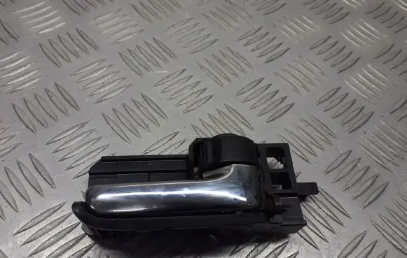 Toyota Corolla Verso E121 Front door interior handle