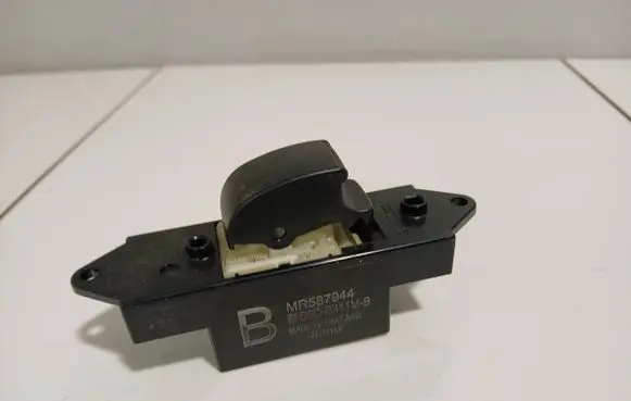 Mitsubishi Outlander Electric window control switch MR587944 1581T11AN