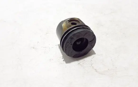 Volvo XC70 Piston with connecting rod 30750674