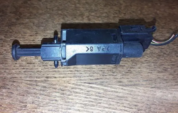 Audi A4 S4 B5 8D Brake pedal sensor switch 927189D