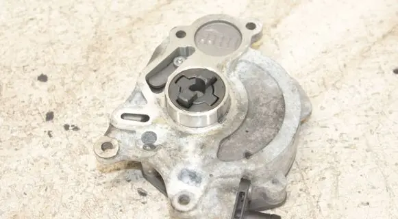 Volkswagen Polo V 6R Vacuum pump 03L145207 03L100D