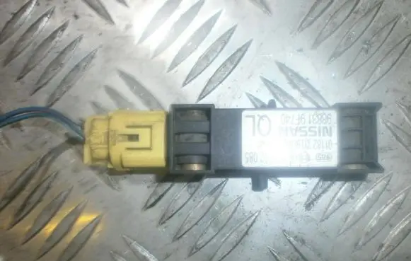 Nissan Primera Airbag deployment crash/impact sensor 0285002085