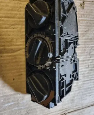 Volkswagen PASSAT B4 Climate control unit 357819045A 357820045