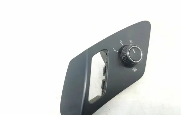 Wing mirror switch