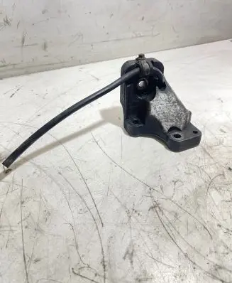 Volvo XC90 Engine mounting bracket 307415674