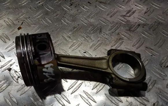 Citroen C3 Piston with connecting rod