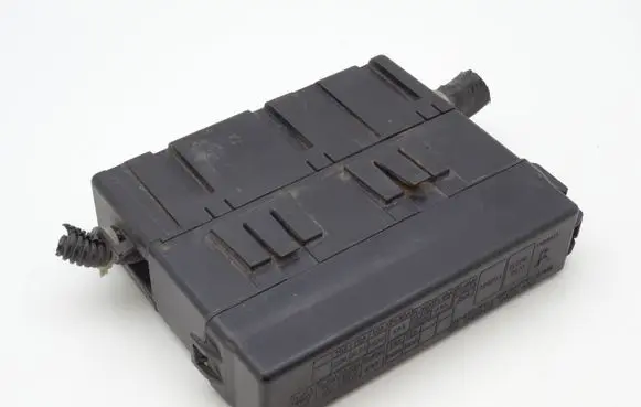 Nissan Micra Fuse module 72545226 7254-5226 7154-5226