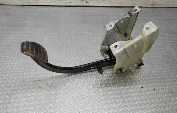 Renault Trafic II (X83) Brake pedal