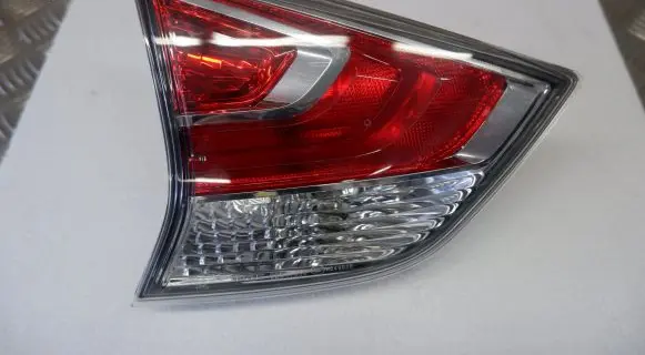 Nissan X-Trail T32 Tailgate rear/tail lights