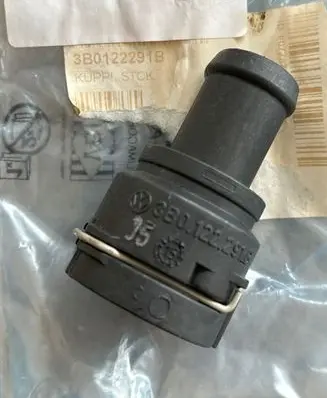 Volkswagen Golf VII Engine coolant pipe/hose 3B0122291B