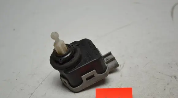 Opel Astra G Headlight level adjustment motor 90590665