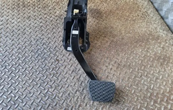 BMW 3 G20 G21 Brake pedal 6873114 687311406