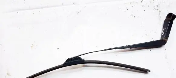 Nissan Navara D40 Front wiper blade arm