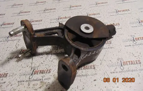 Toyota Avensis T270 Engine mounting bracket
