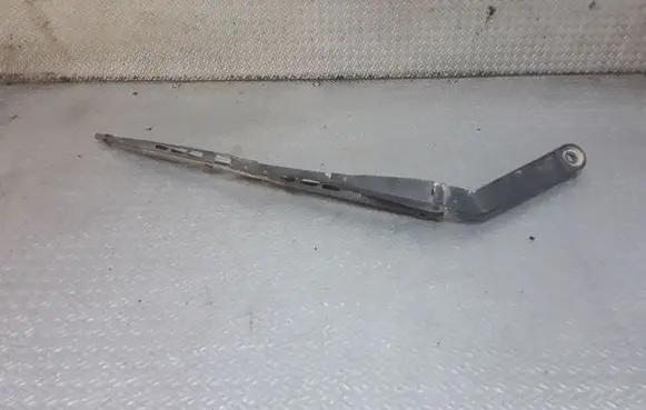 Nissan X-Trail T30 Rear wiper blade arm 
