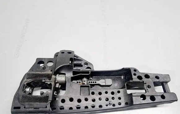Rear door exterior handle/bracket