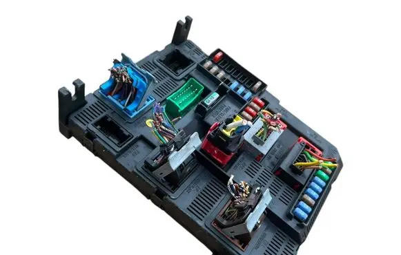 Peugeot 208 Fuse module 9807532080