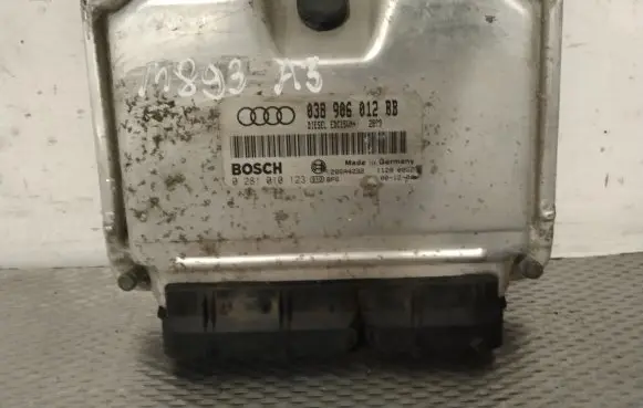Audi A3 S3 8L Engine control unit/module 038906012BB 0281010123
