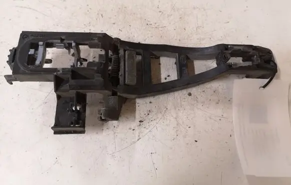 Rear door exterior handle/bracket