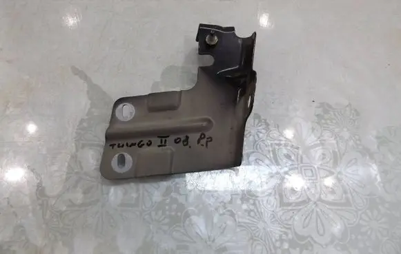 Renault Twingo II Front splash guards bracket 