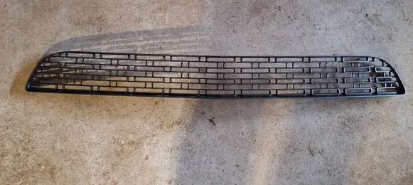 Dodge Challenger Front bumper lower grill 15LA124AA 9403386