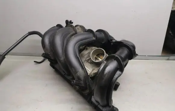 Ford Focus Intake manifold 2S6G9424D 2S6UGA
