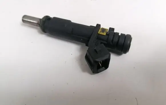 Opel Zafira B Fuel injector 55353806